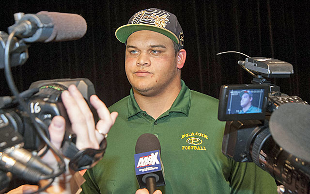 Top football recruit Eddie Vanderdoes initially signed with Notre Dame but has decided to play for UCLA. (USATSI)